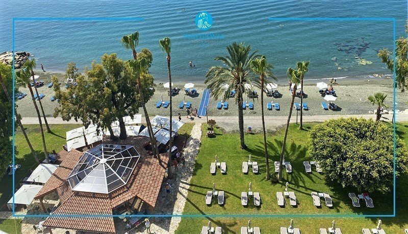 4* Poseidonia Beach Hotel